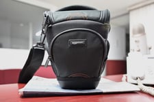 Imagen de Mochila pequeña para cámara, Amazonbasics