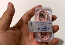Imagen de Cable USB-C en la tienda de la esquina